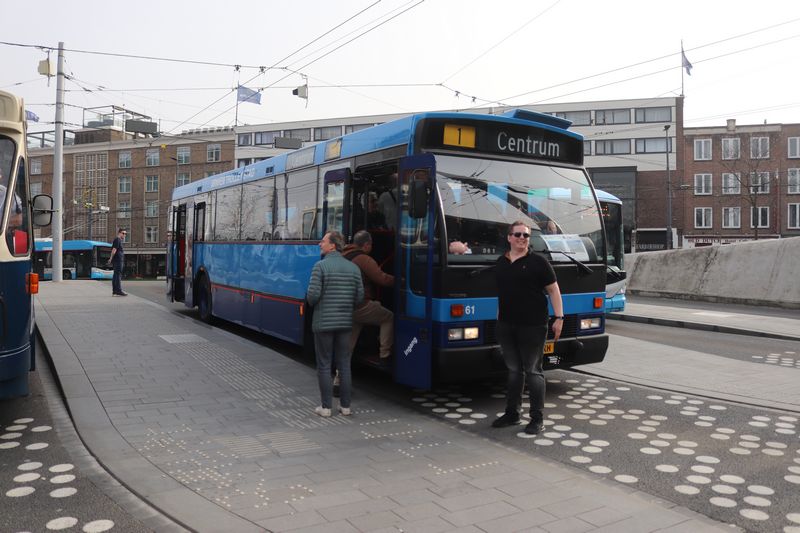 Rondrit met museumbussen door Arnhem